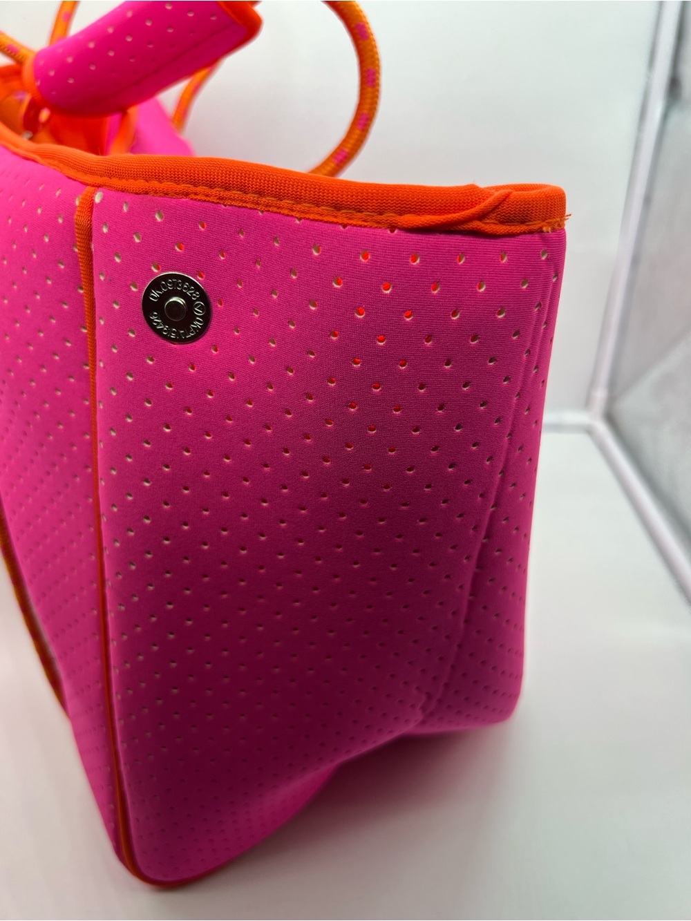 NWT BAG & BOUGIE x SABICHIC Pink Orange Perforated Neoprene Washable Tote Bag - Picture 5 of 12
